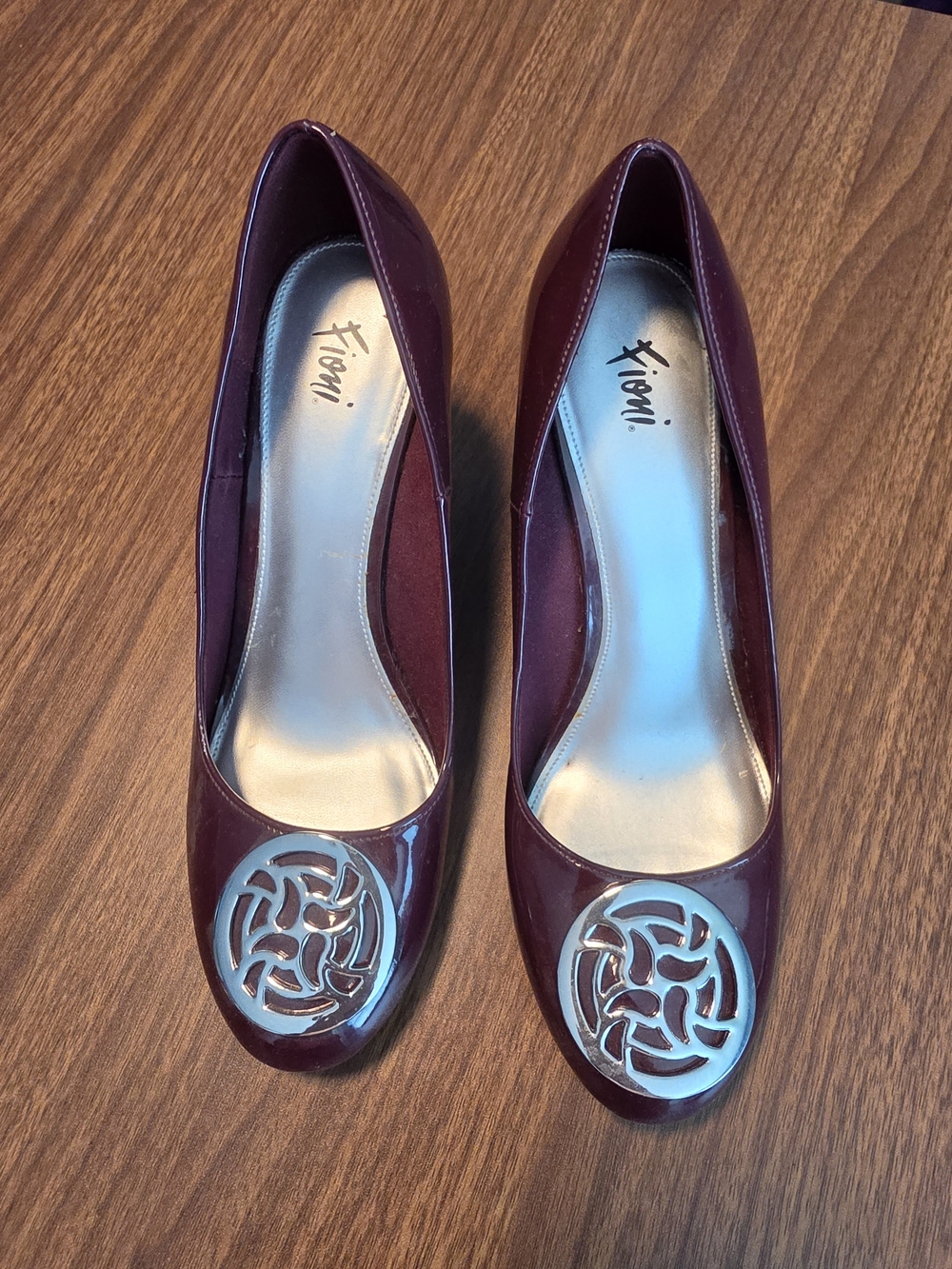 Fioni Burgundy Patent Wedge Heels US 10